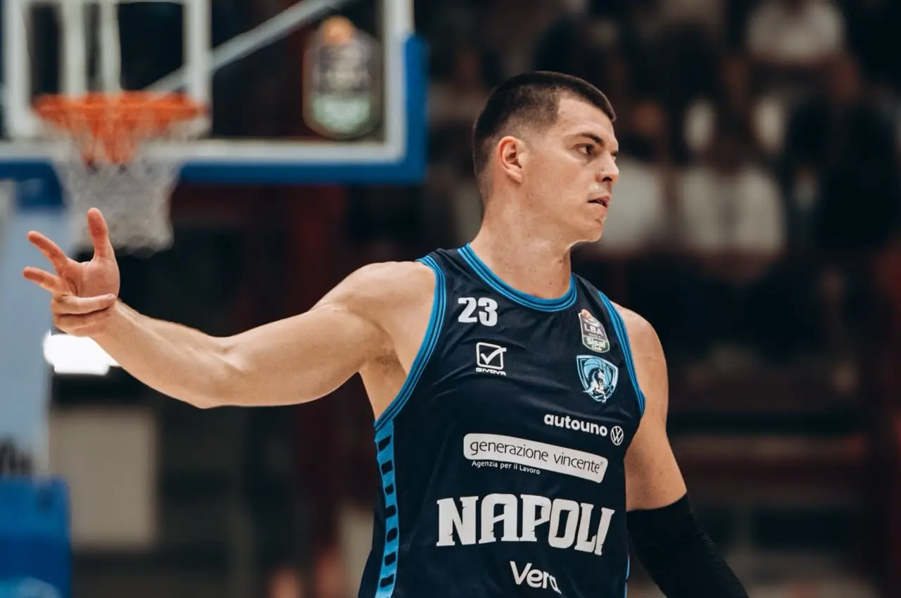 Photo: napolibasketball.com Napoli Basketball defeats Reggio Emilia 99-93 in Serie A